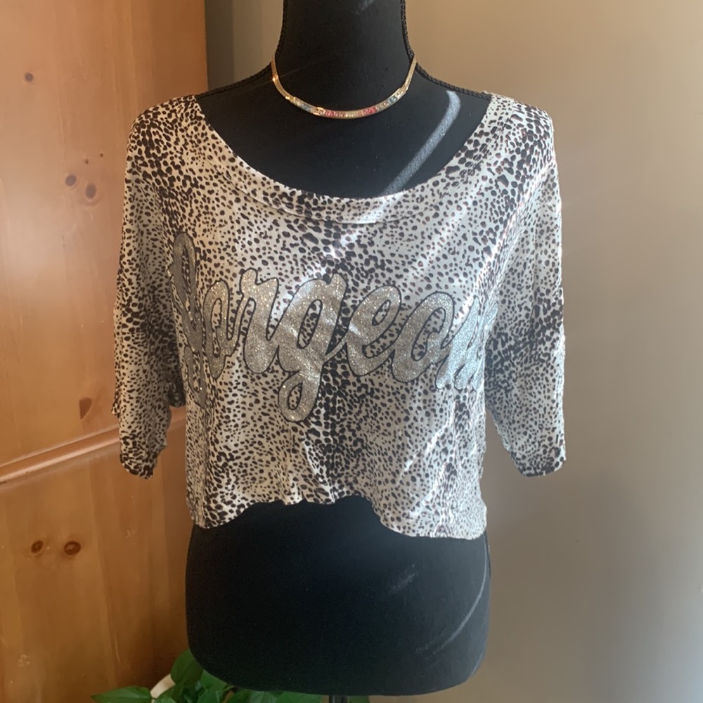 🌹 VINTAGE - JETSET • Very Cute Cheetah Print Short Sleeve Loose Crop Top •